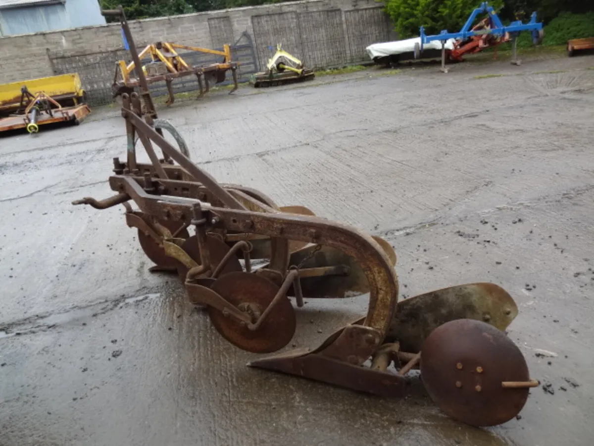 Ferguson 3 Furrow Conventional Plough with Discs - Image 4