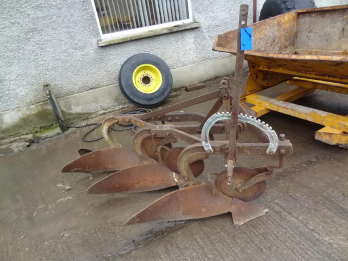 Ferguson 3 Furrow Conventional Plough with Discs - Image 1