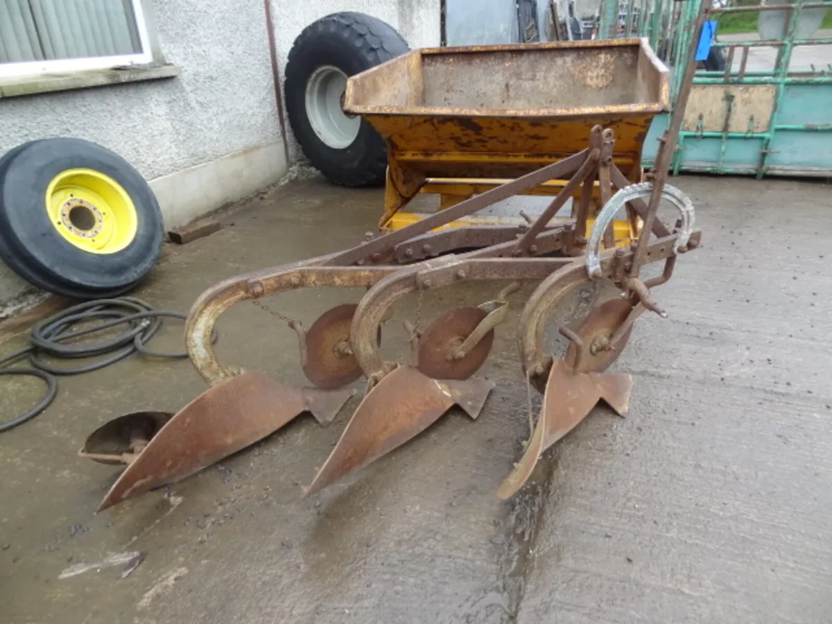 Ferguson 3 Furrow Conventional Plough with Discs - Image 2