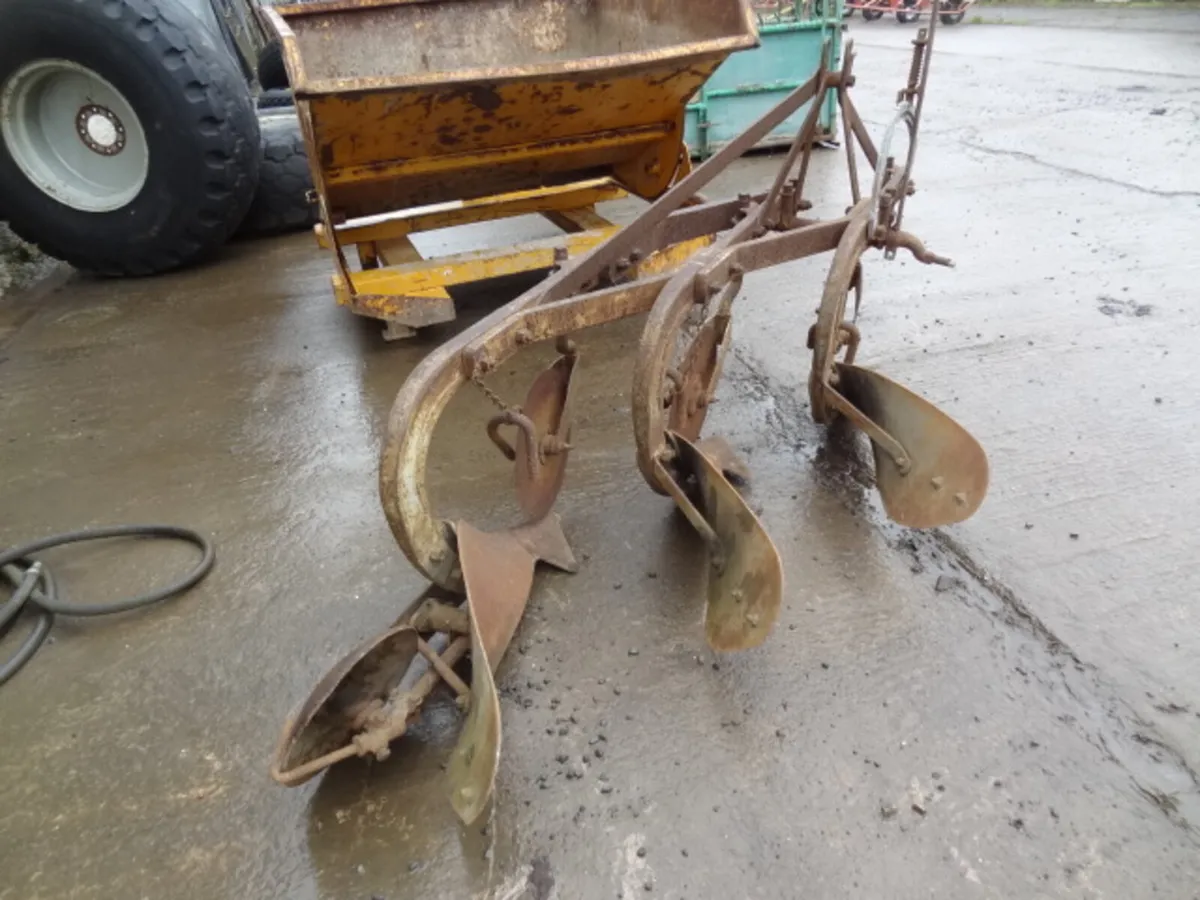 Ferguson 3 Furrow Conventional Plough with Discs - Image 3