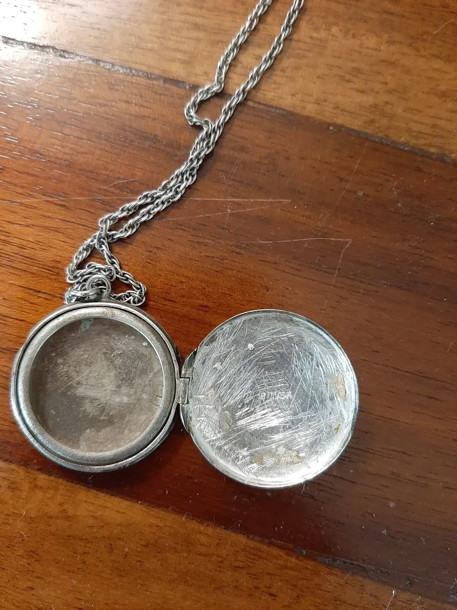 Silver locket circa 1940s - Image 2