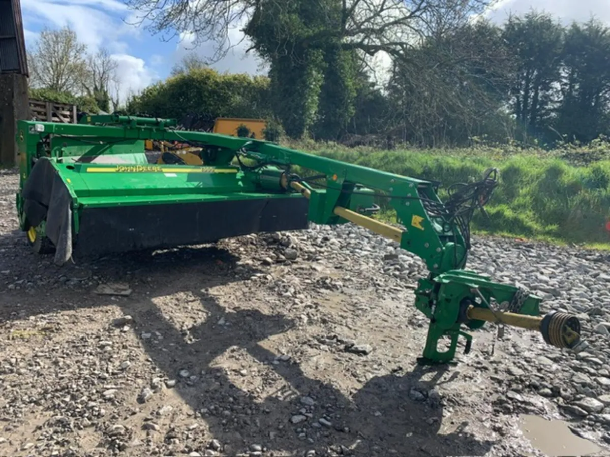 JOHN DEERE 1365 MOWER + GROUPER, 2020 - Image 1