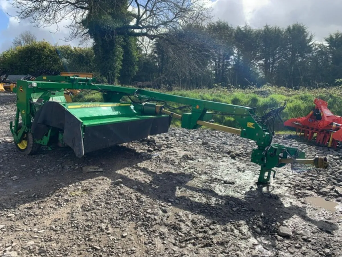 JOHN DEERE 1365 MOWER + GROUPER, 2020 - Image 2