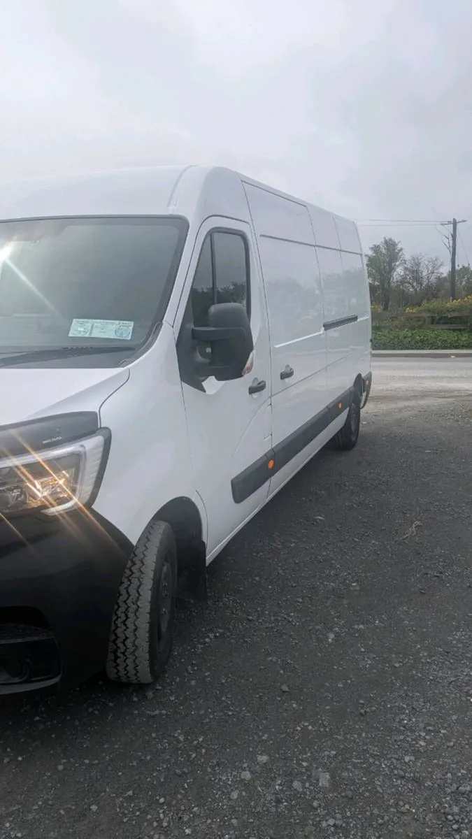 Renault Master van - Image 2