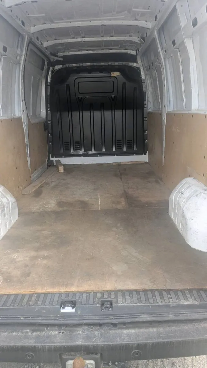 Renault Master van - Image 4