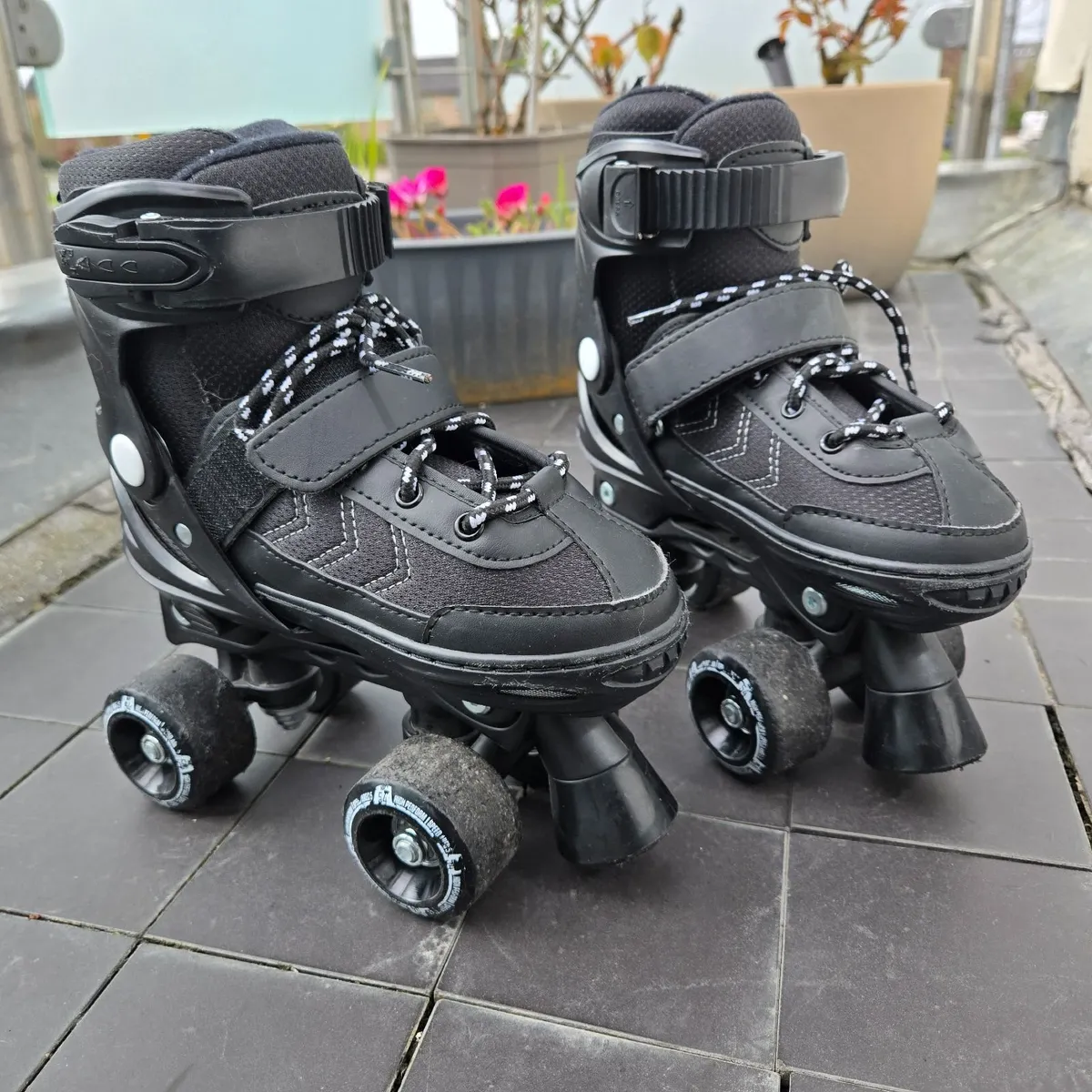 Roller skates-  small 31-34 - Image 1