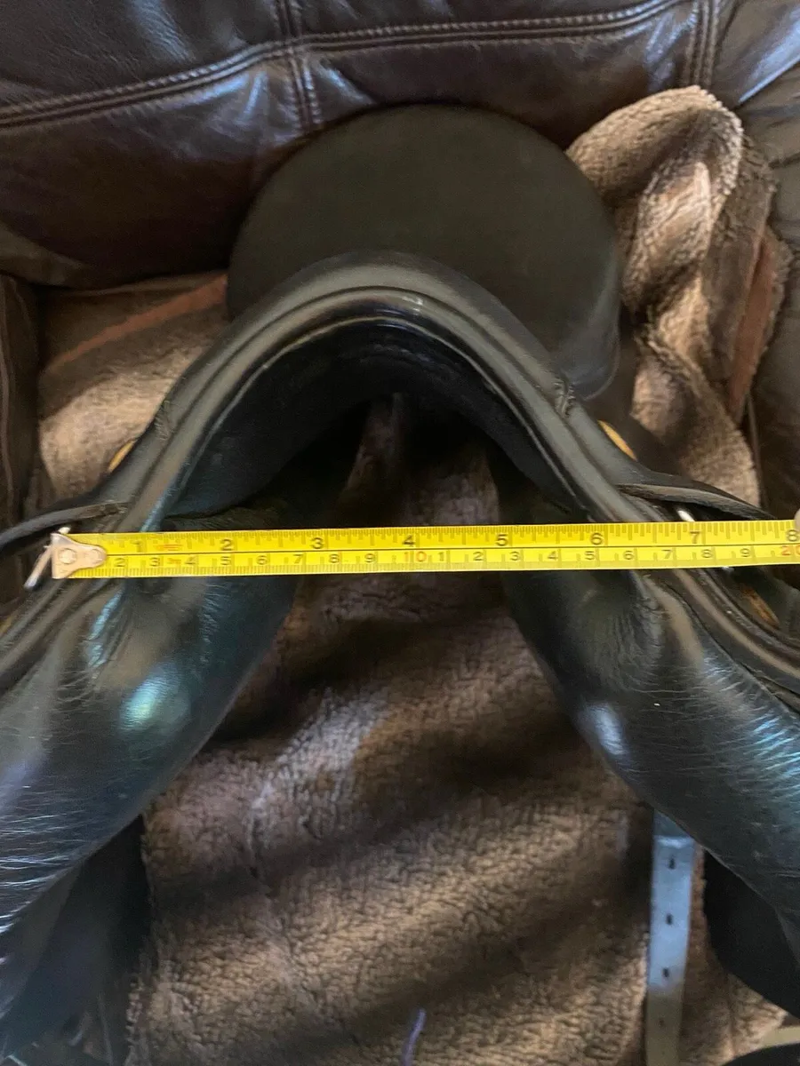 Prestige dressage saddle - Image 2