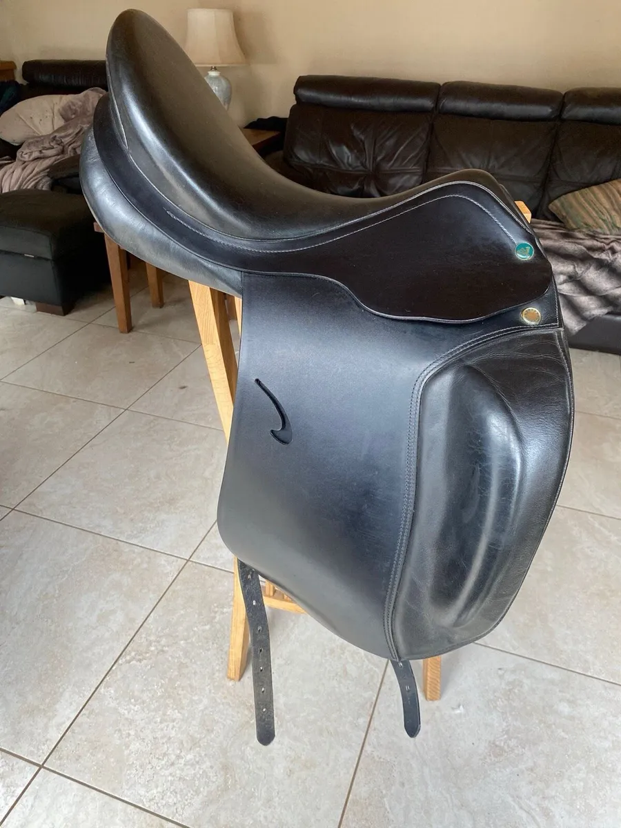 Prestige dressage saddle - Image 1