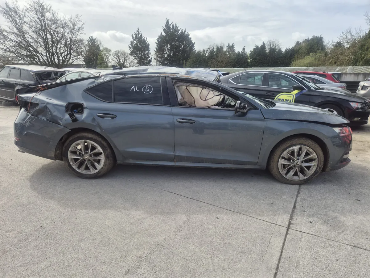 2022 Skoda Octavia *For Parts* - Image 2