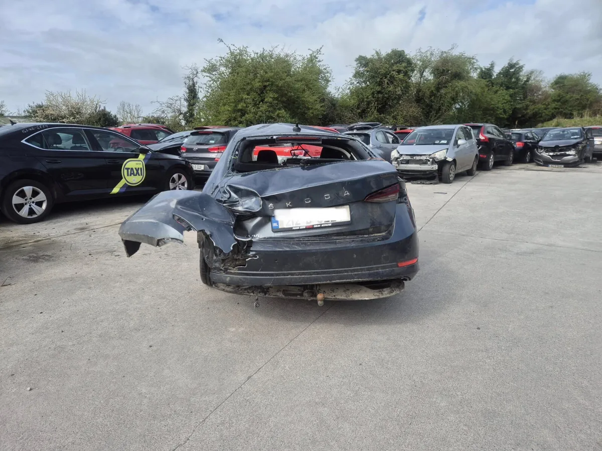 2022 Skoda Octavia *For Parts* - Image 3