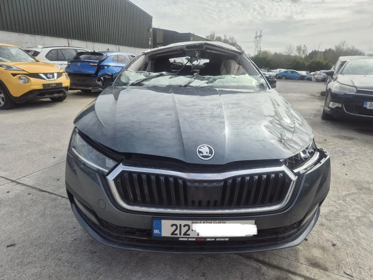 2022 Skoda Octavia *For Parts* - Image 1