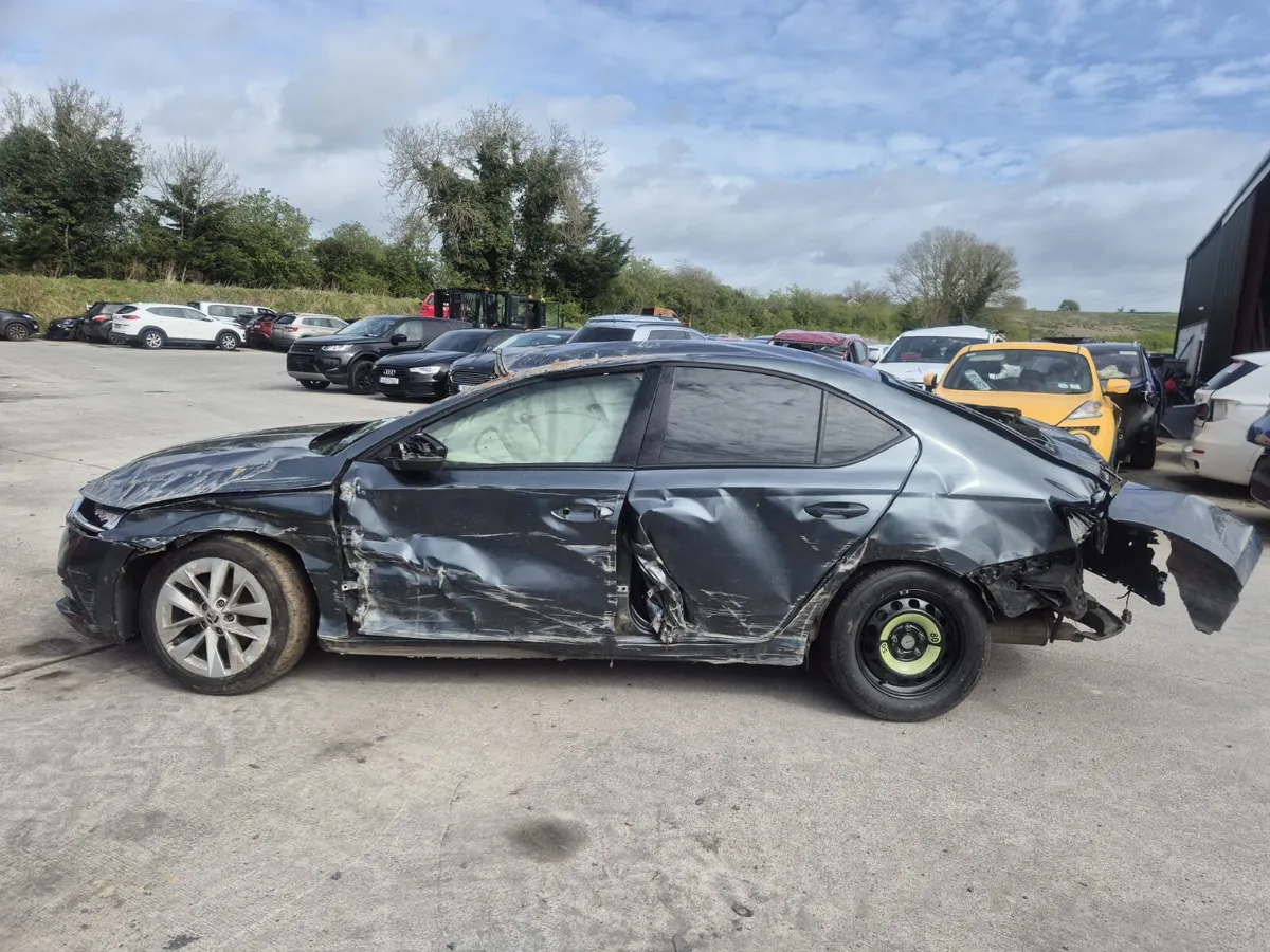 2022 Skoda Octavia *For Parts* - Image 4