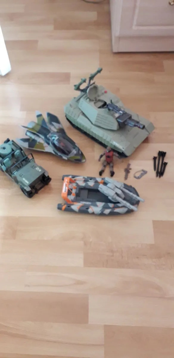4 pack vehicles set -like new - Image 1