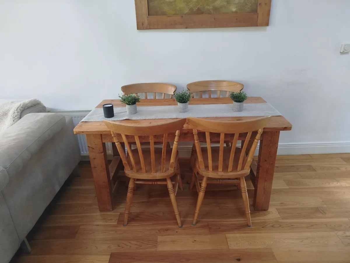 Kitchen table and chairs - Image 1