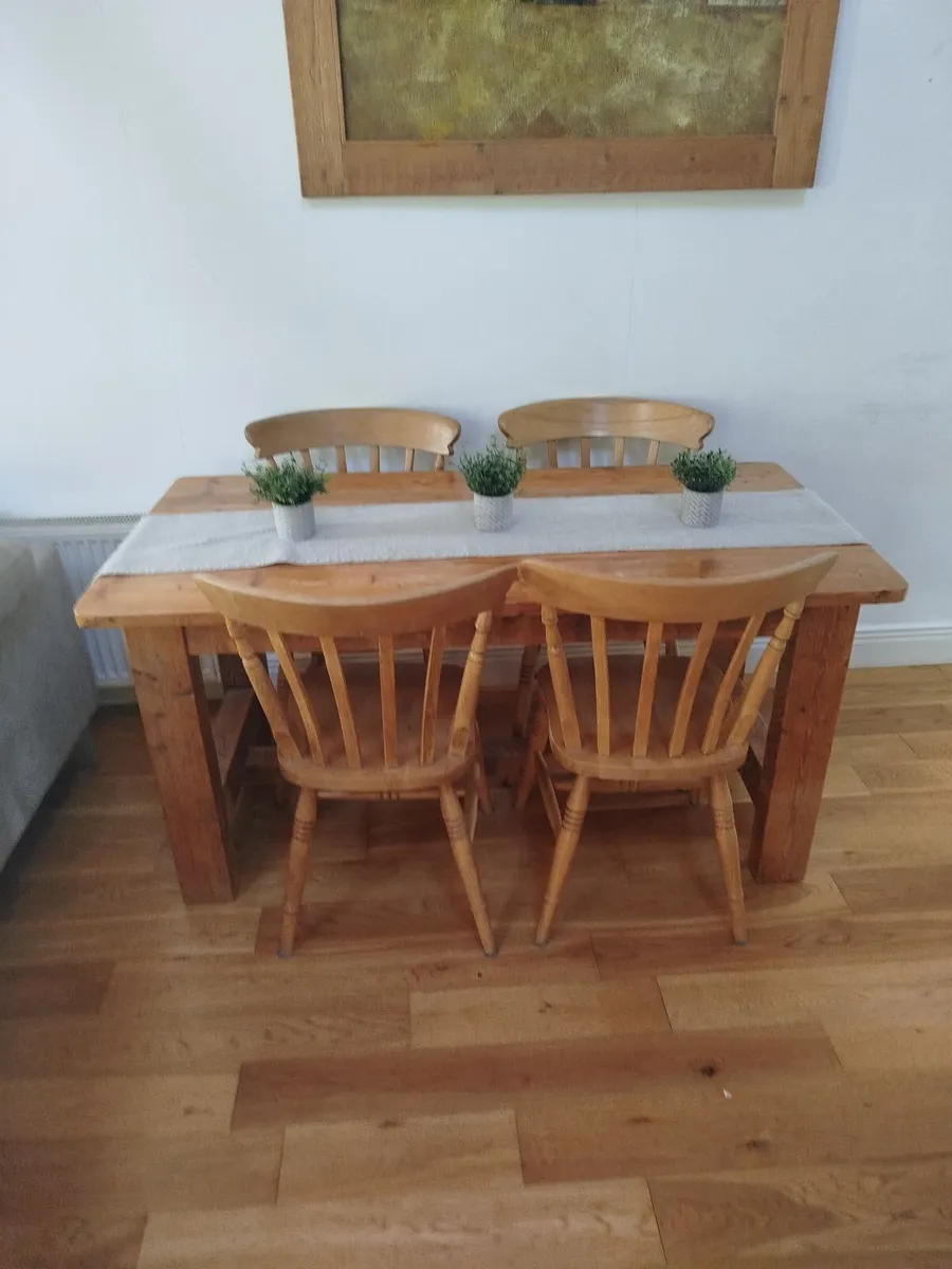 Kitchen table and chairs - Image 3