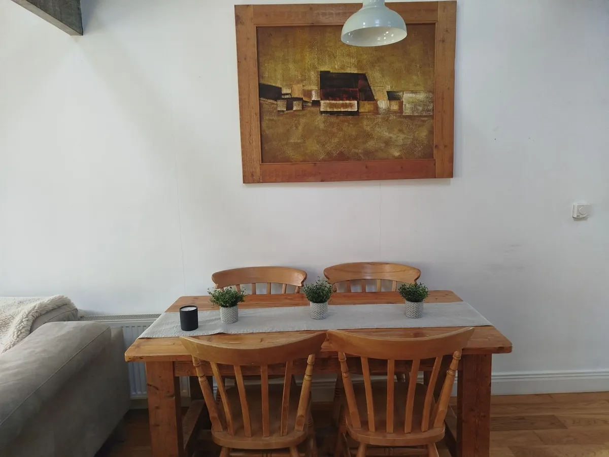 Kitchen table and chairs - Image 2