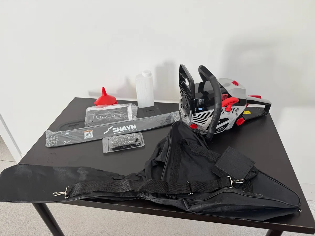 Brand New Chainsaw - Image 1