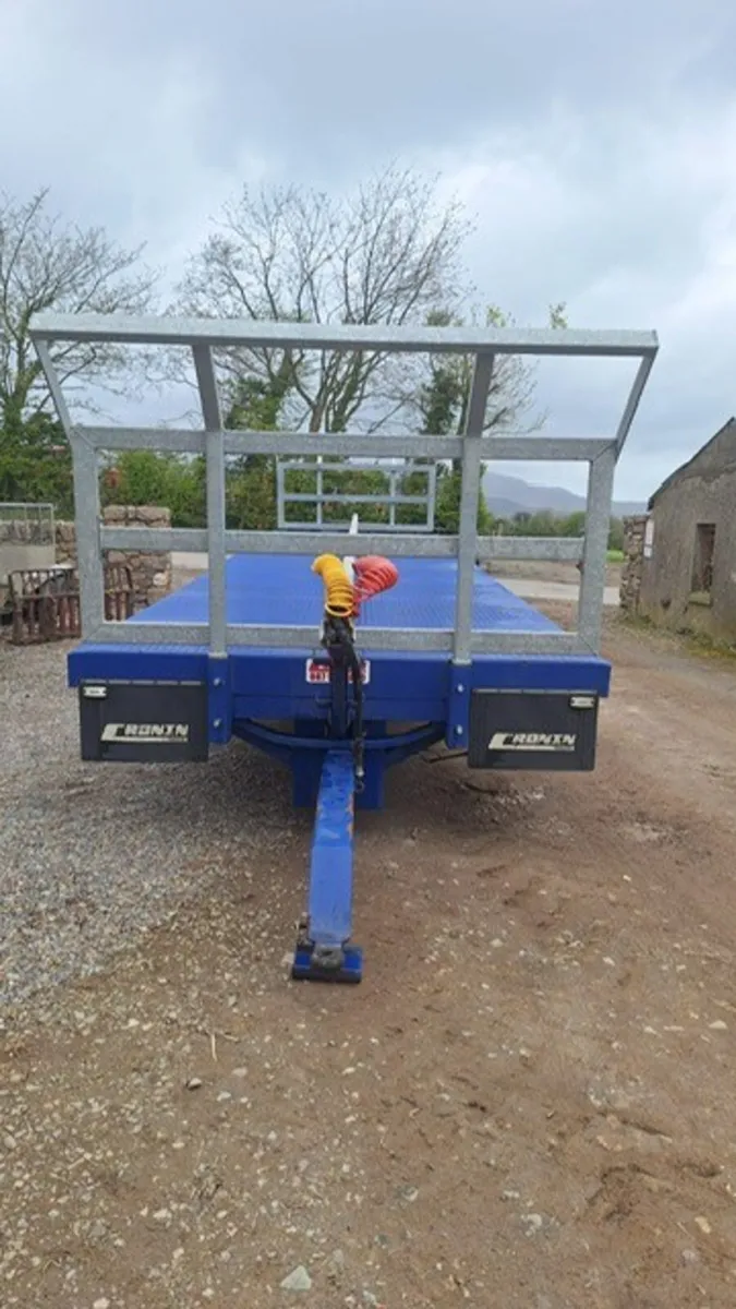 2023 Cronin 32' Bale Trailer - Image 3