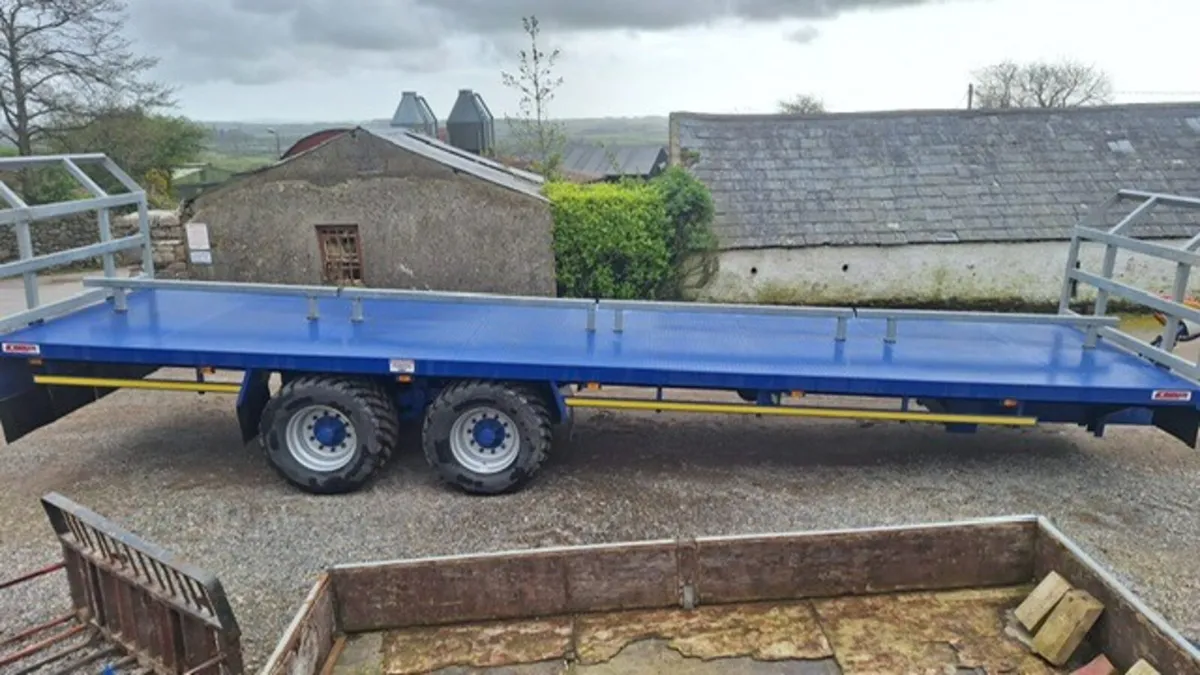 2023 Cronin 32' Bale Trailer - Image 4