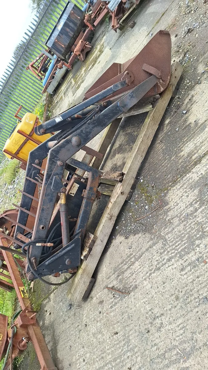 Quicke 2300 Frontloader - Image 2