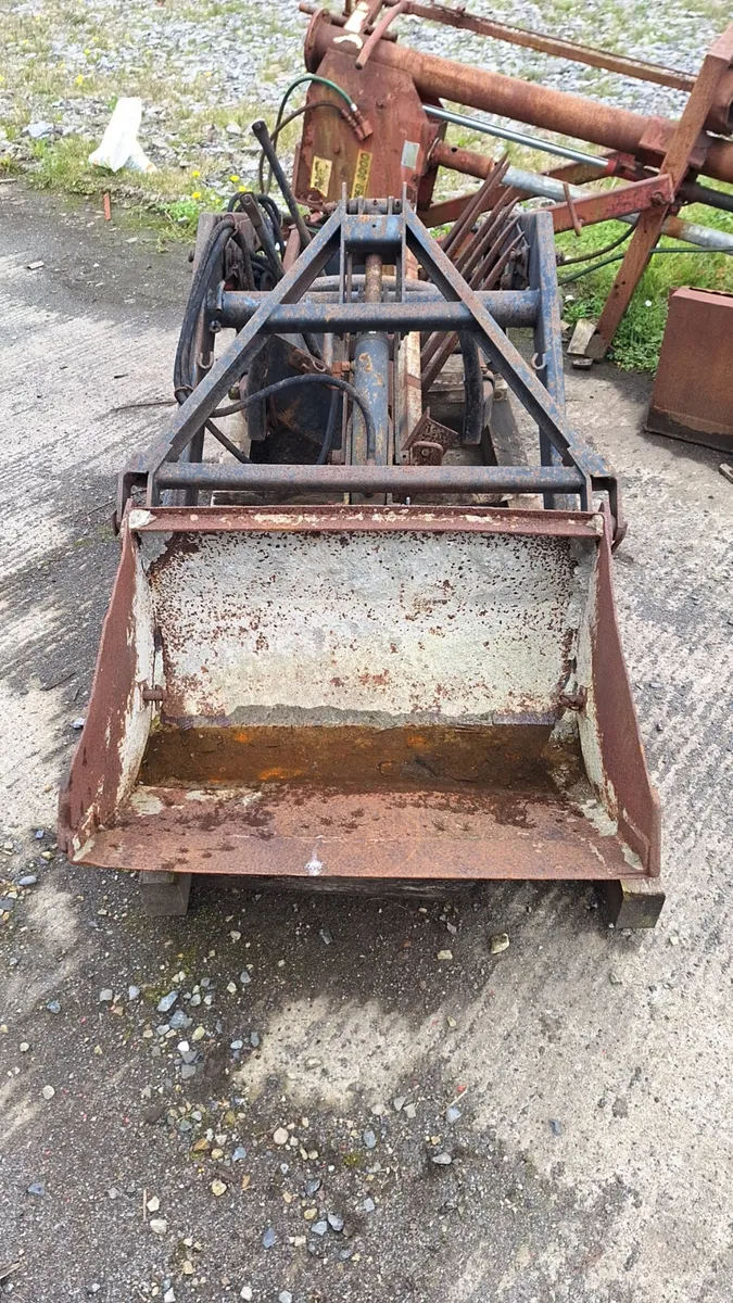 Quicke 2300 Frontloader - Image 3