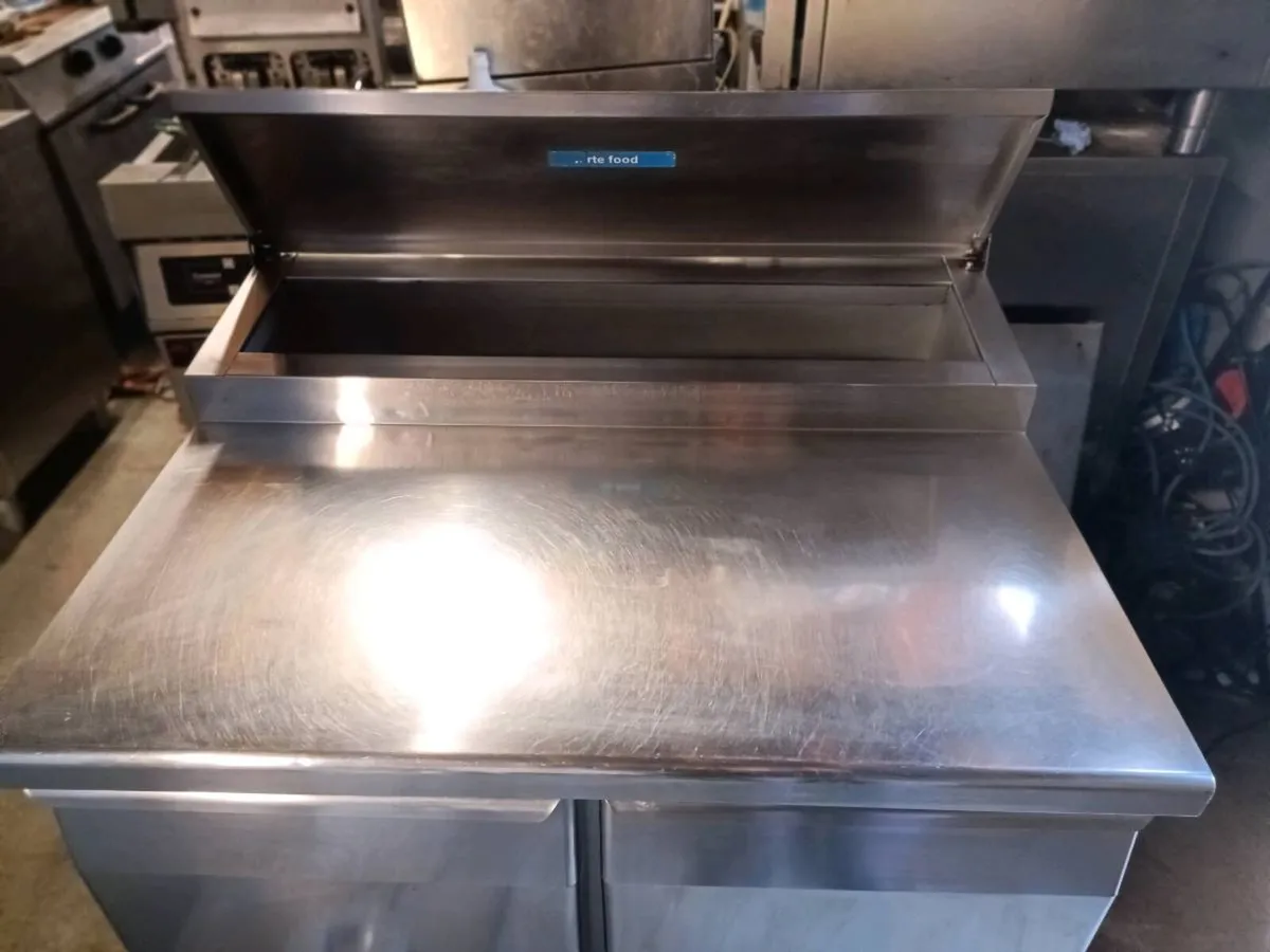 Service fridge - Image 1