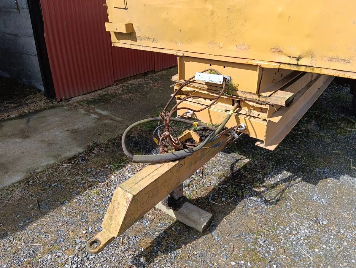 Tractor Tipping Trailer - Image 2