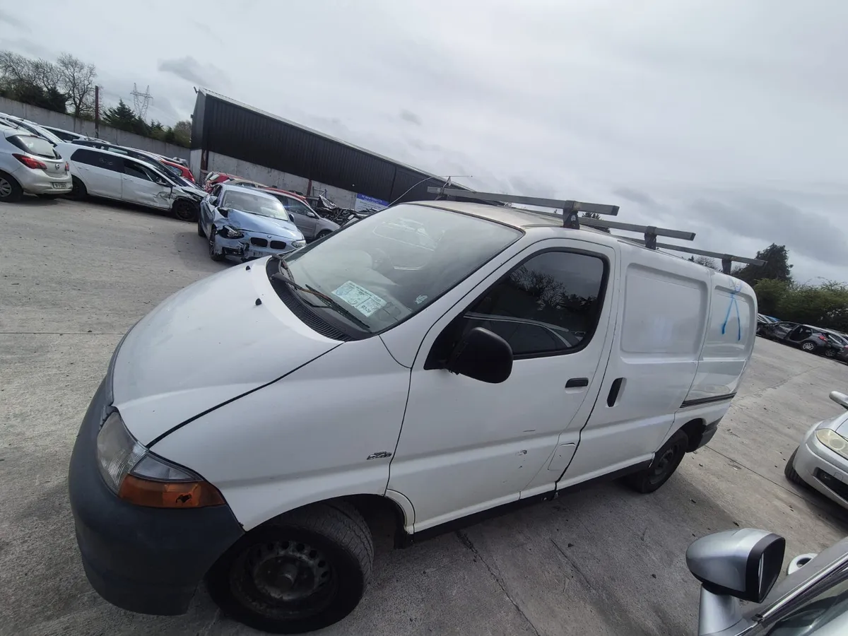 2005 Toyota Hiace *For Parts* - Image 1