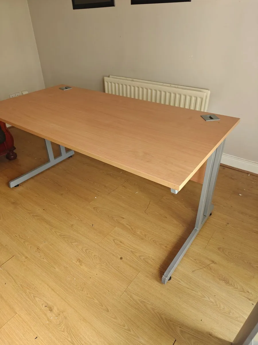 Maestro Desk - Image 1