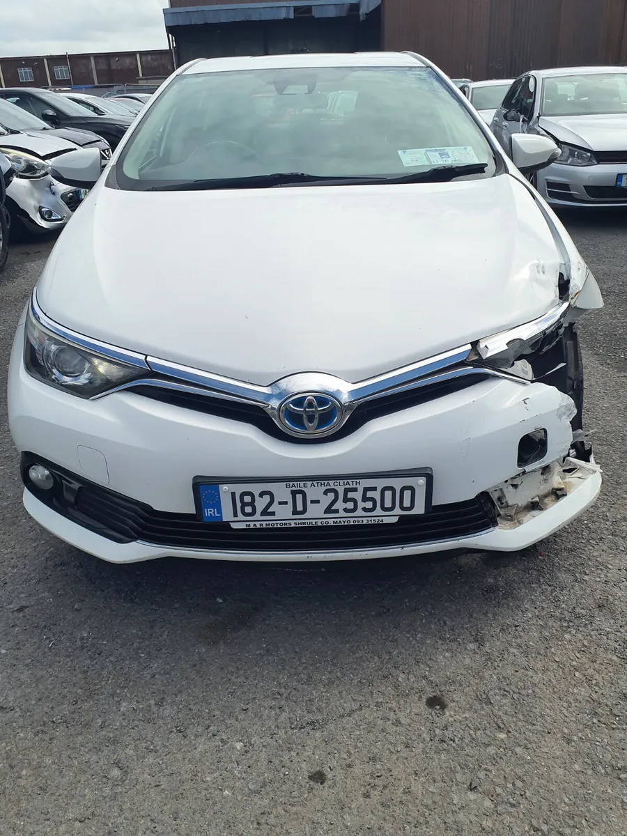 Toyota Auris 2018 hybrid drives perfectly - Image 1