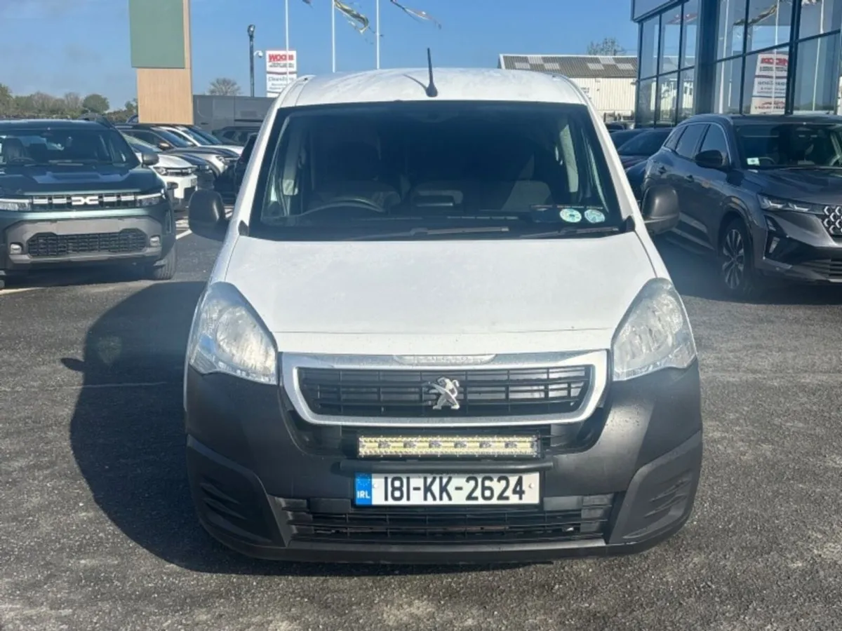 Peugeot Partner PROFESSIONAL 3 SEATER - Image 2