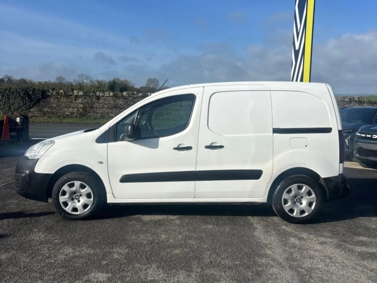 Peugeot Partner PROFESSIONAL 3 SEATER - Image 4