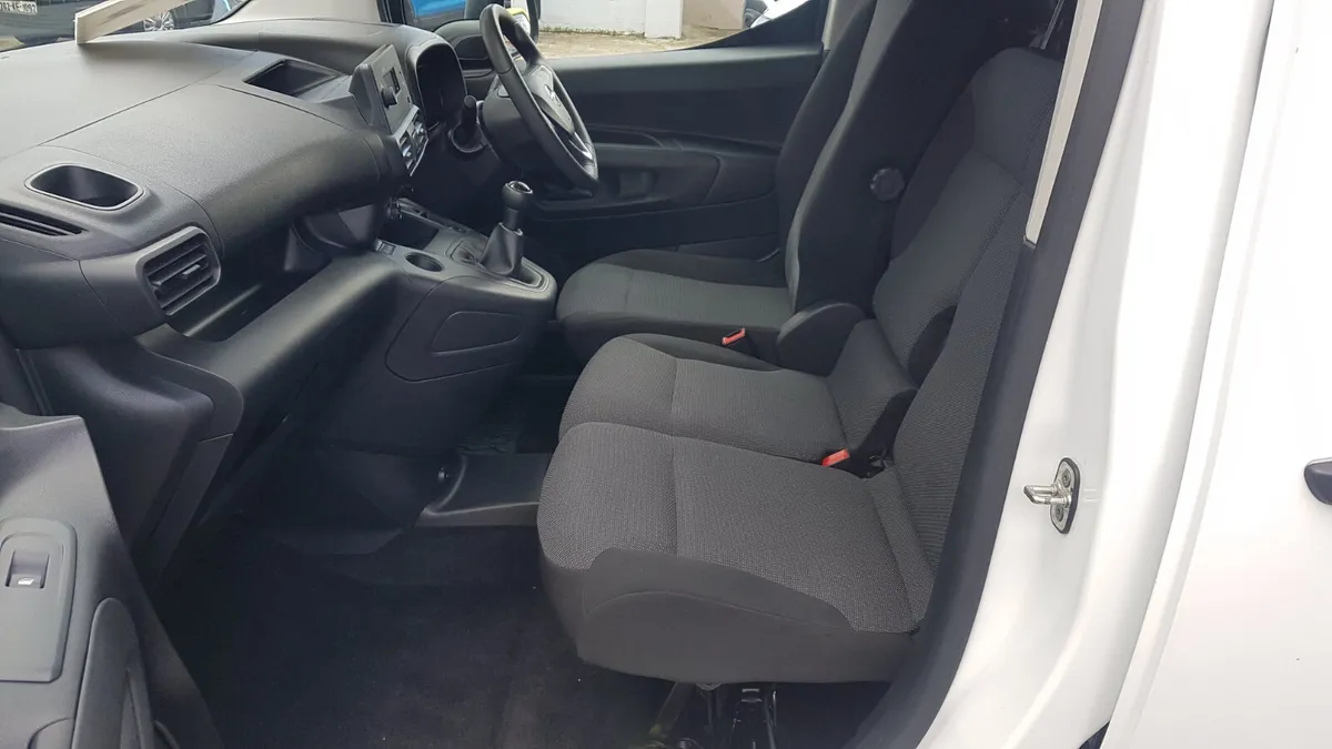 Opel Combo MAXI 212D 100BHP VAT INVOICE - Image 4