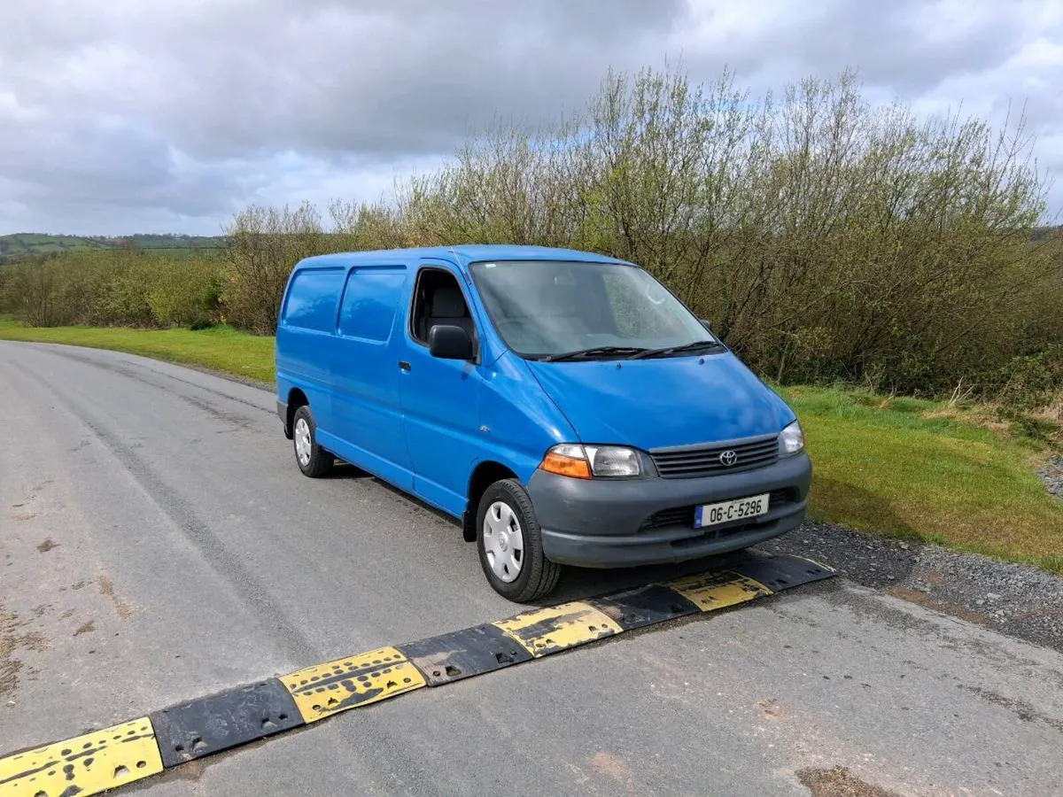 €5250 2006 Hiace new cvrt mint van €5250 - Image 2