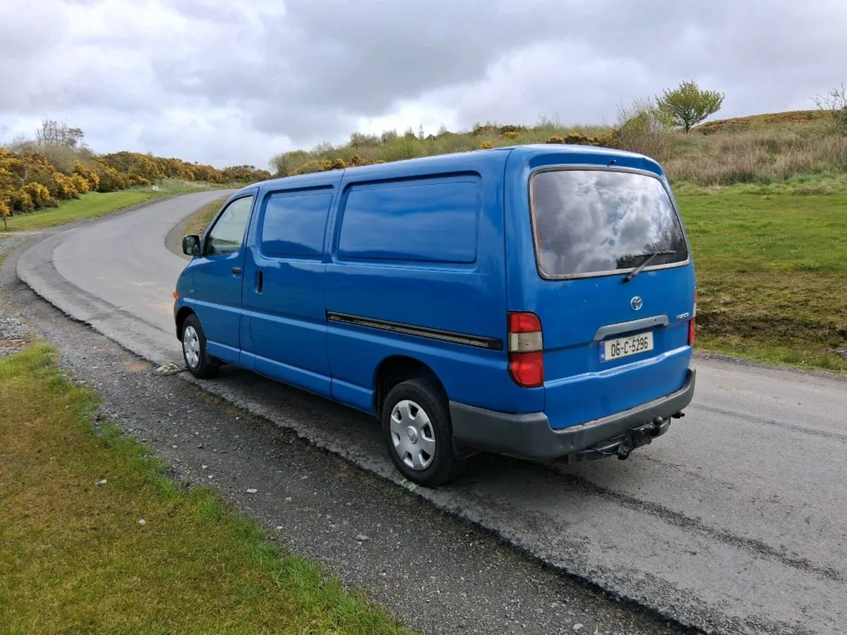 €5250 2006 Hiace new cvrt mint van €5250 - Image 3