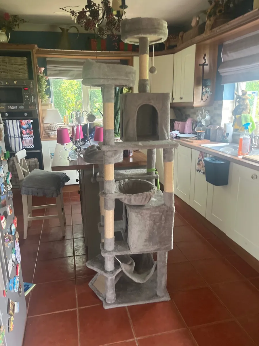 Cat tree - Image 1