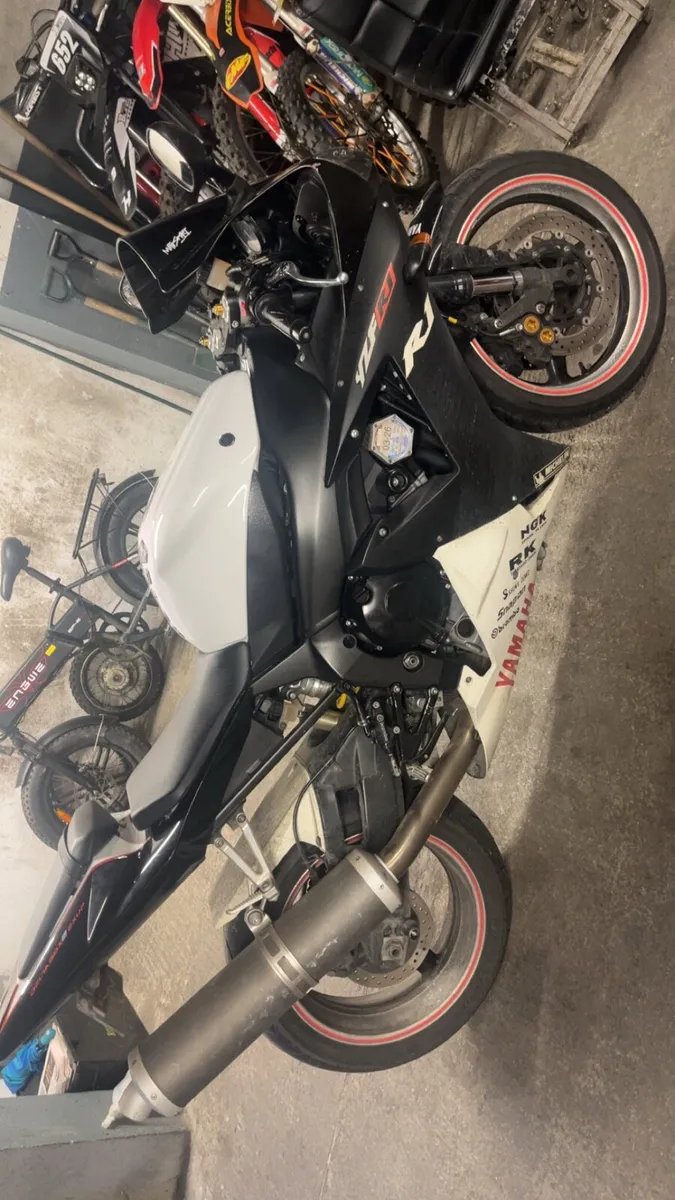 Yamaha r1 - Image 1