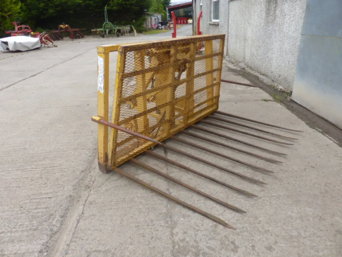 Grays Push Off Buckrake - Image 1