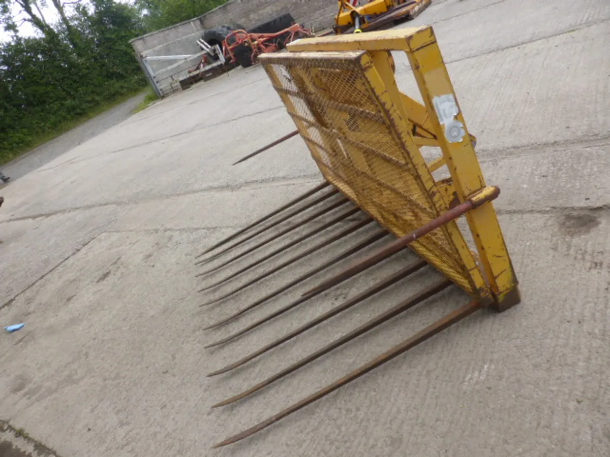 Grays Push Off Buckrake - Image 3