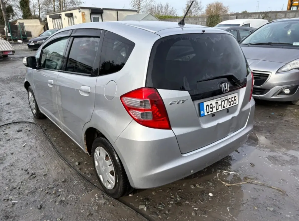 2009 Honda Fit Automatic drive away - Image 1