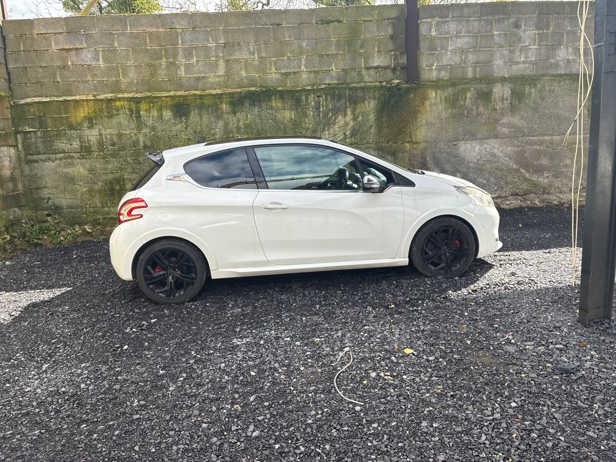 Peugeot 208 gti - Image 1