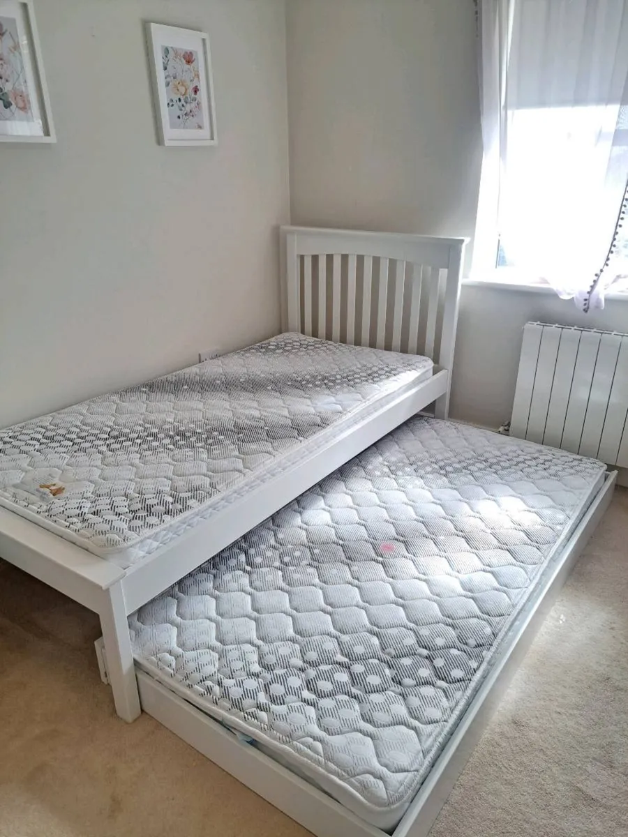 Trundle Bed, Guest pull out bed - Image 3