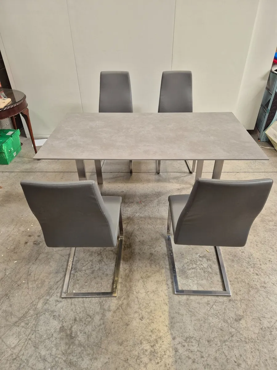 Dining table and chairs - Image 1