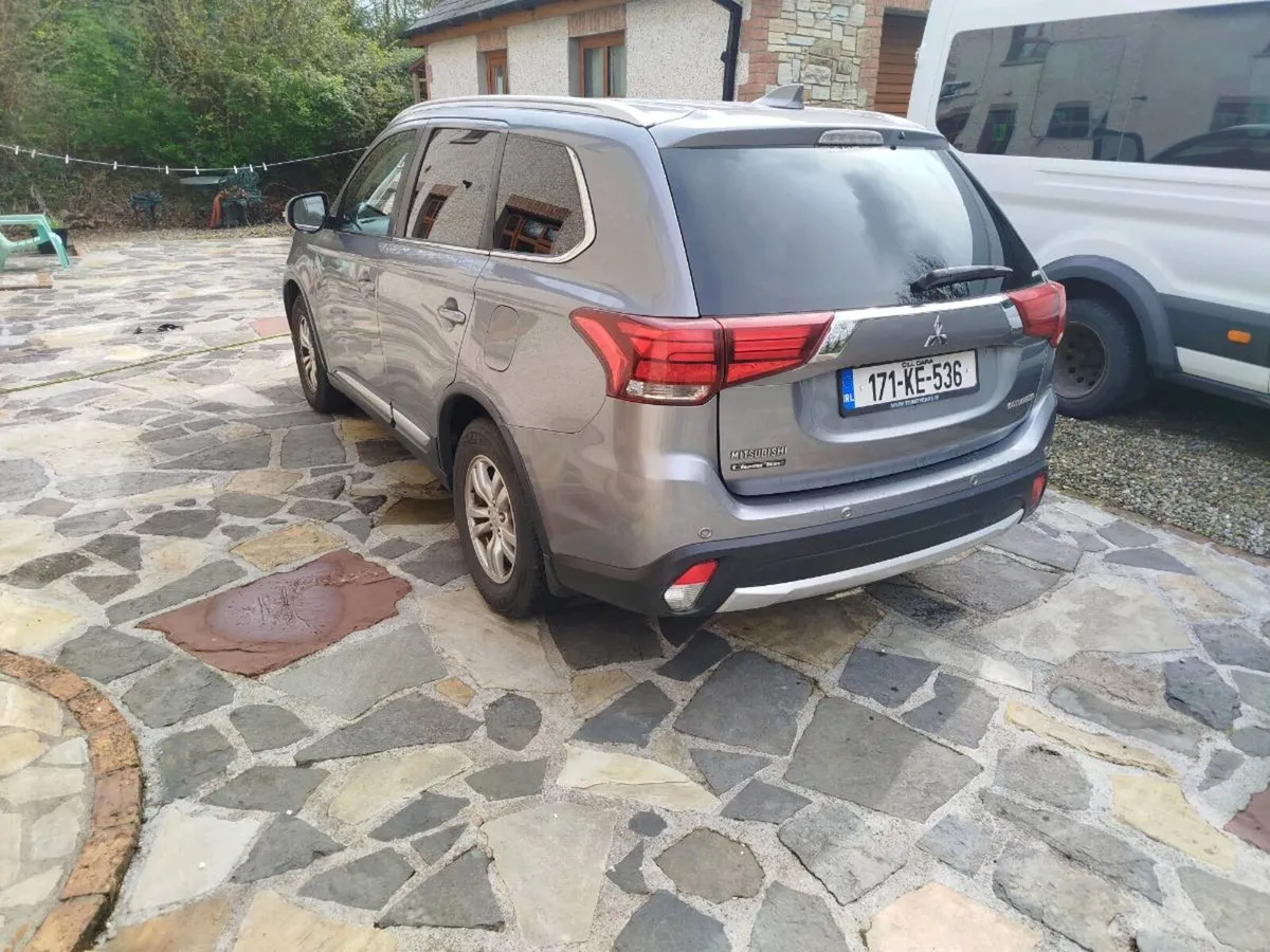 Mitsusbishi Outlander 2017 - Image 1