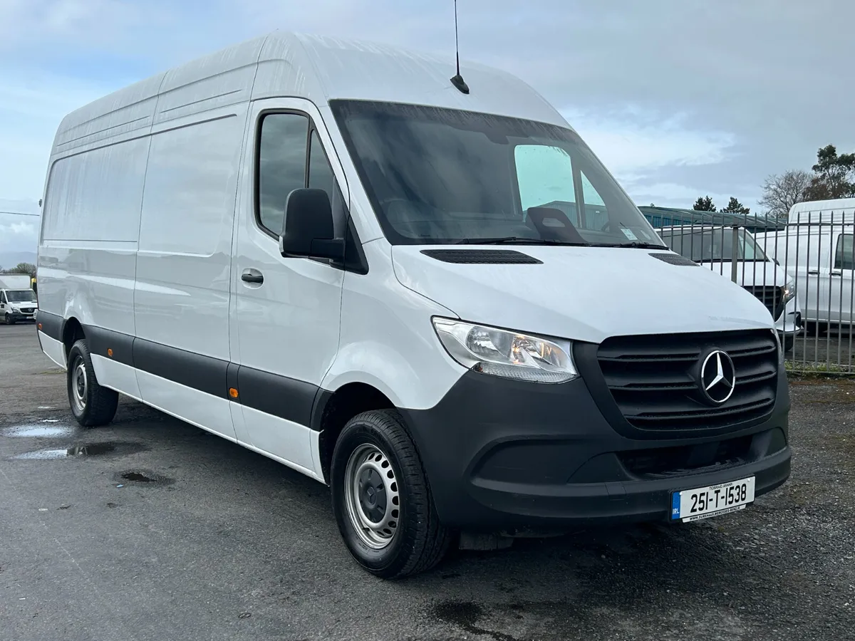 Mercedes-Benz Sprinter 2025 - Image 1
