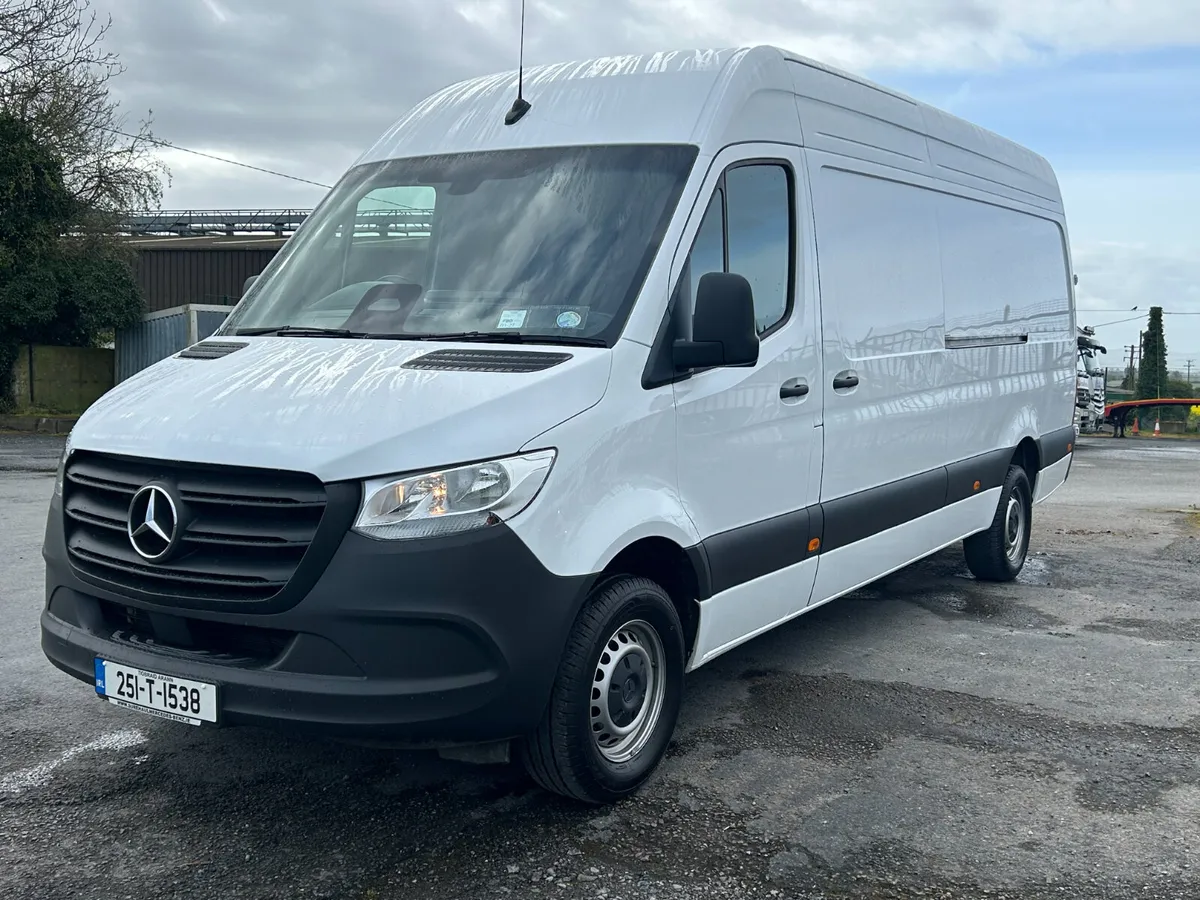 Mercedes-Benz Sprinter 2025 - Image 2