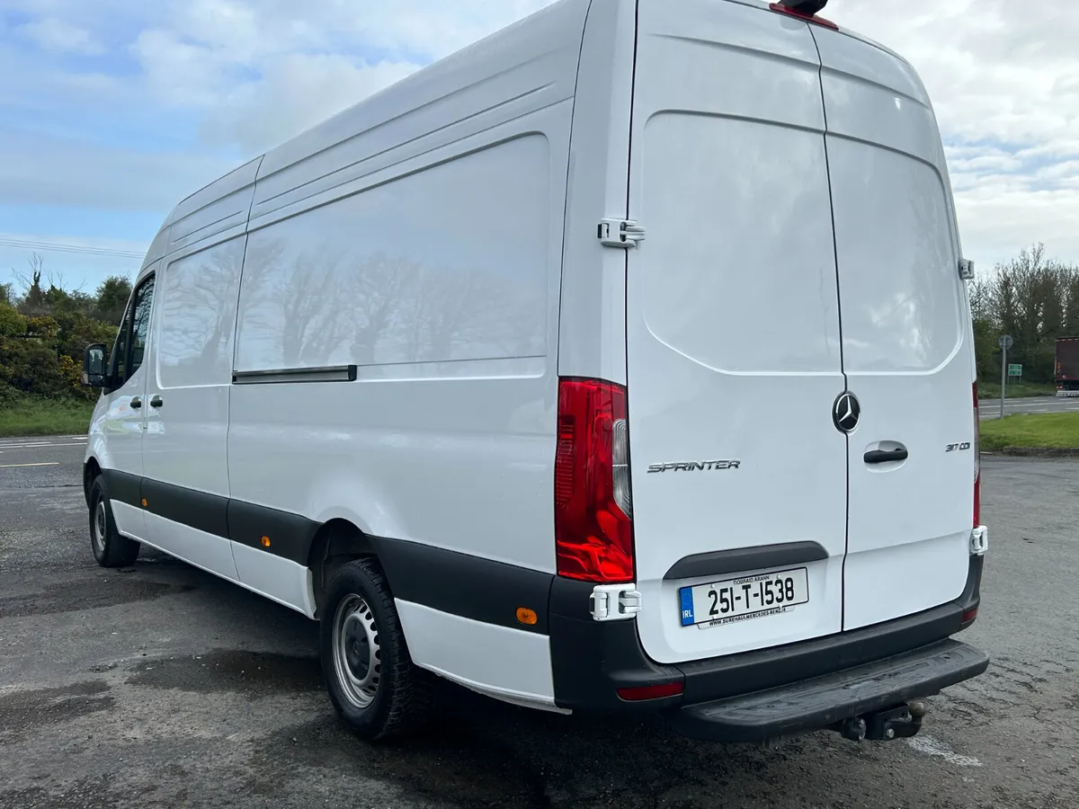 Mercedes-Benz Sprinter 2025 - Image 3