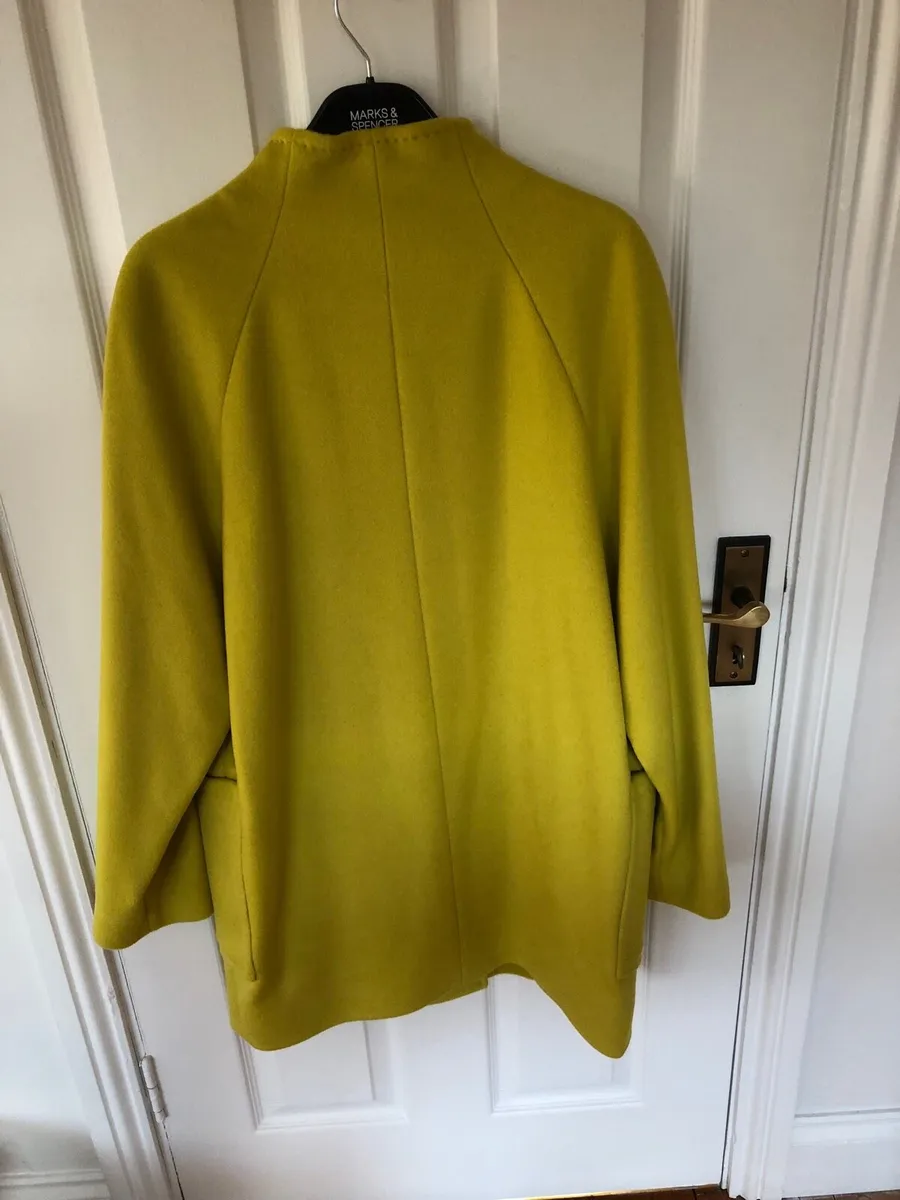 Ladies 3/4 length Wool M&S coat BRAND NEW - Image 3