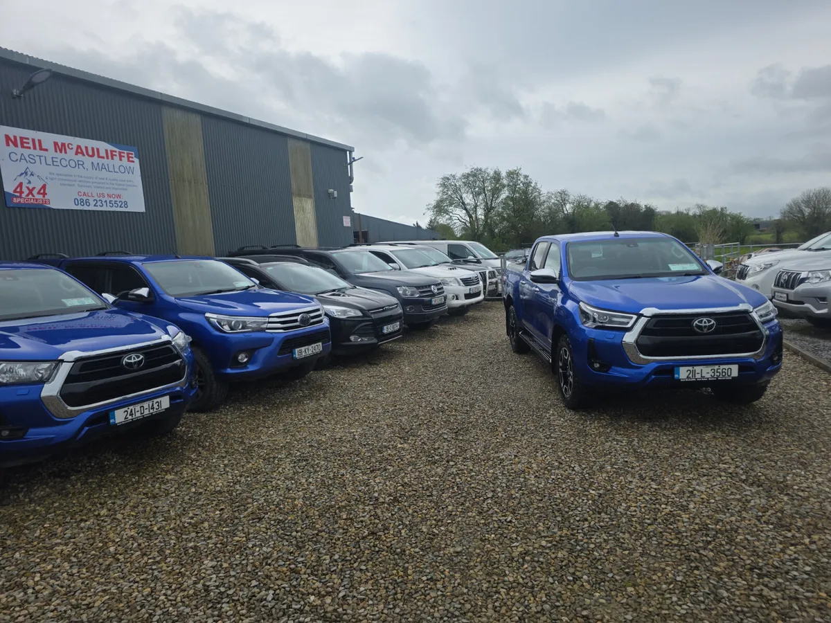 Toyota Hilux 2.4 Invincible - Image 1