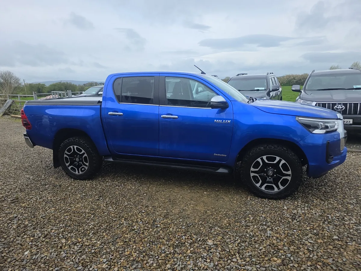 Toyota Hilux 2.4 Invincible - Image 4